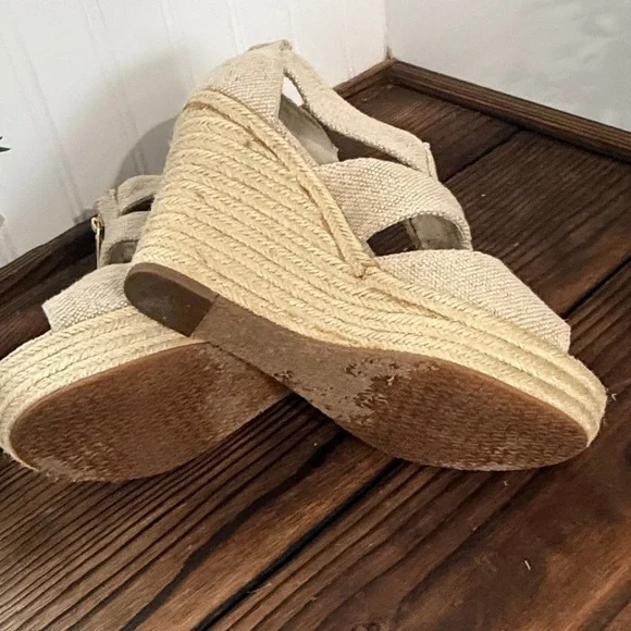 Michael Kors Beige Wedge Espadrille Sandals with Gold Zipper - Picture 7 of 7